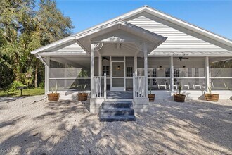 17790 Caloosa Rd in Alva, FL - Building Photo - Building Photo
