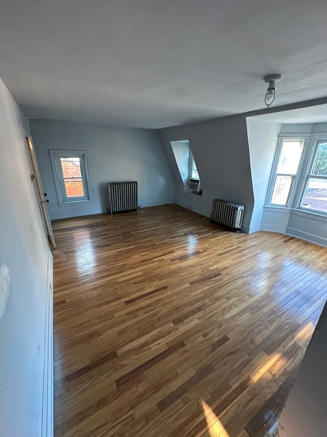 228 King St, Unit 3