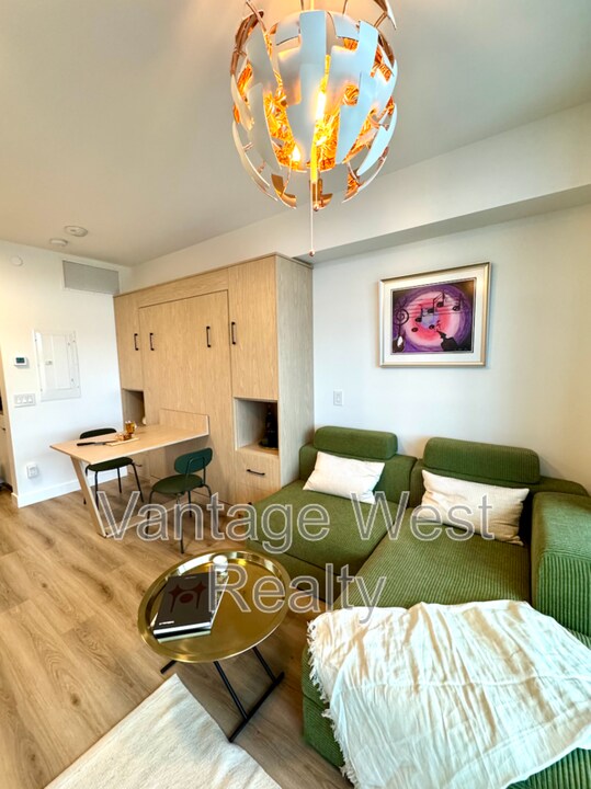 1488-1488 Bertram St in Kelowna, BC - Building Photo