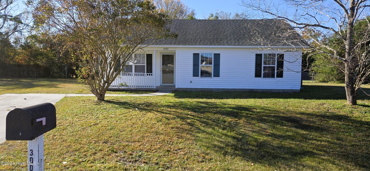 3000 Cribb Ct in Castle Hayne, NC - Building Photo