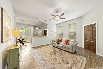 7106 Faith Wy in San Antonio, TX - Foto de edificio - Building Photo