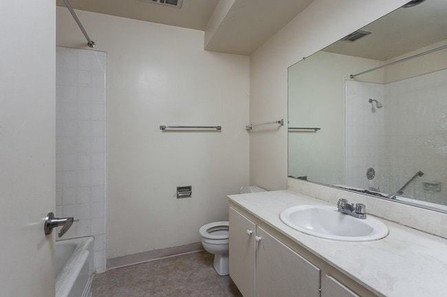 265 N Oakland Ave in Pasadena, CA - Building Photo - Building Photo