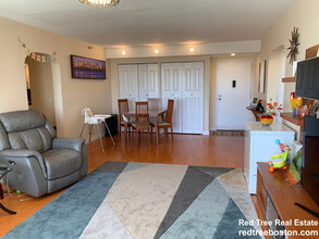 1731 Beacon St, Unit 506 in Brookline, MA - Building Photo - Building Photo