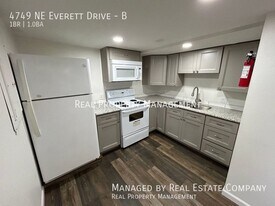 4749 NE Everett Dr in Camas, WA - Building Photo