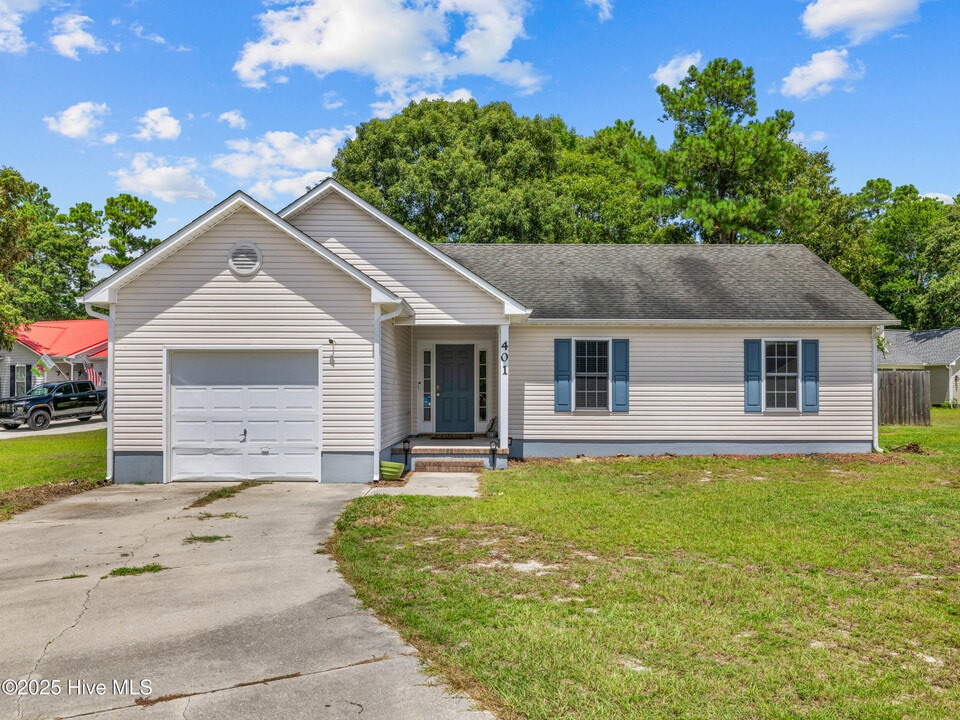 401 Cherry Ct in Richlands, NC - Building Photo
