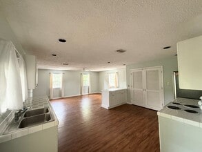 405 Tallahassee St in Carrabelle, FL - Building Photo - Building Photo