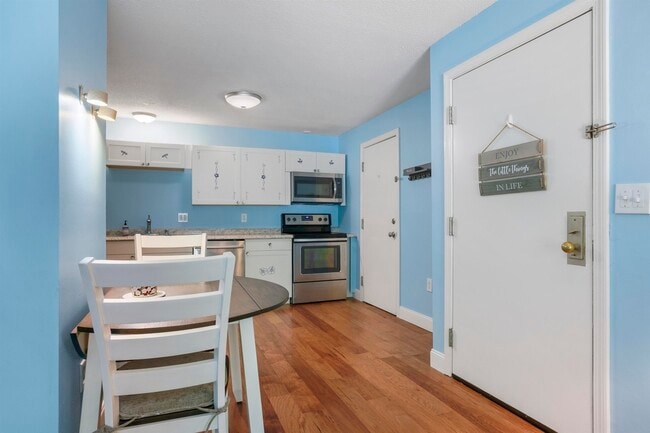 2 Autumn Leaf Dr in Nashua, NH - Building Photo - Building Photo