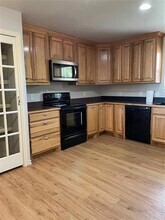 2105 W Pearl St in Granbury, TX - Building Photo - Building Photo