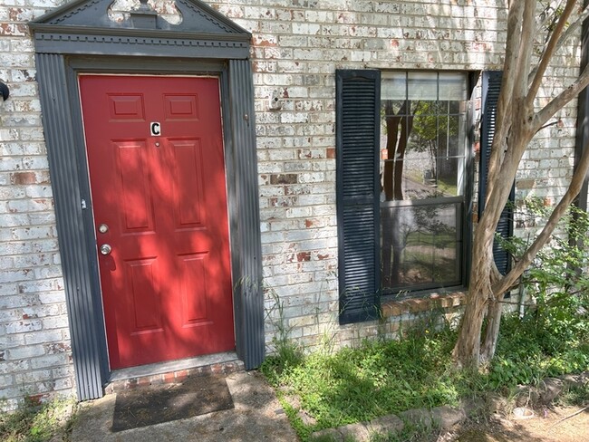 property at 2002 Reaches Pl SW