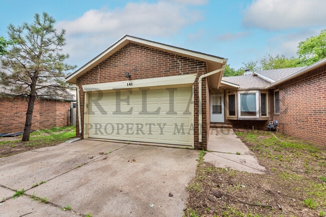 141 S Lark St in Wichita, KS - Building Photo - Building Photo