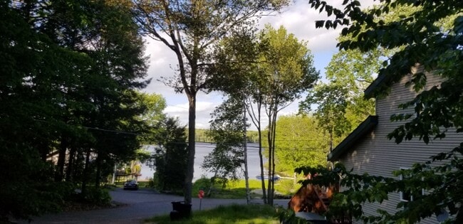 12 Cornwall Pl in Farmington, NH - Building Photo - Building Photo