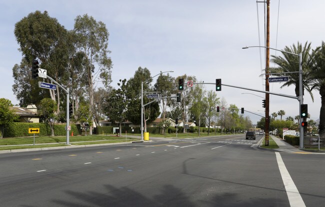 Villa Corona in Corona, CA - Foto de edificio - Building Photo