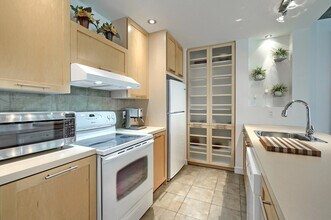 1102 Rue de Bleury in Montréal, QC - Building Photo - Building Photo