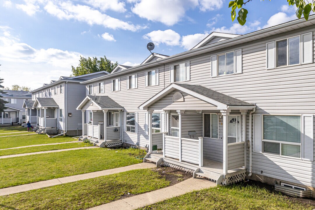 Sunset Bay in Edmonton, AB - Building Photo