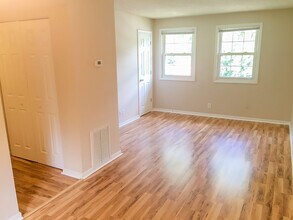33 Canteberi Ct in Asheville, NC - Building Photo - Building Photo