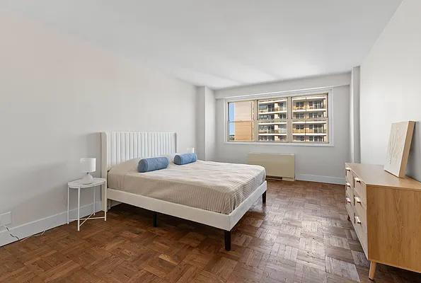 102-10 66th Rd in Queens, NY - Building Photo