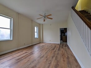 411 Pennsylvania Avenue in Roseto, PA - Foto de edificio - Building Photo