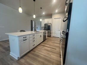 7111 Wayfarer Dr in Charlotte, NC - Building Photo - Building Photo