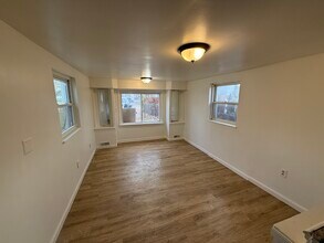 7553 Orchard Ave in Warren, MI - Building Photo - Building Photo