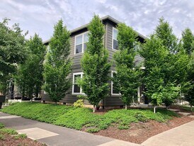 7033 N Charleston Ave in Portland, OR - Building Photo