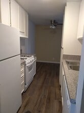 The Laurel Tree Apartments in Bakersfield, CA - Foto de edificio - Building Photo