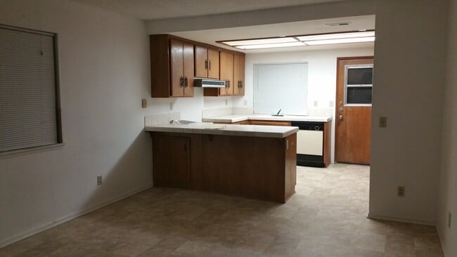 7384 Palmetto Ave in Fontana, CA - Building Photo - Building Photo