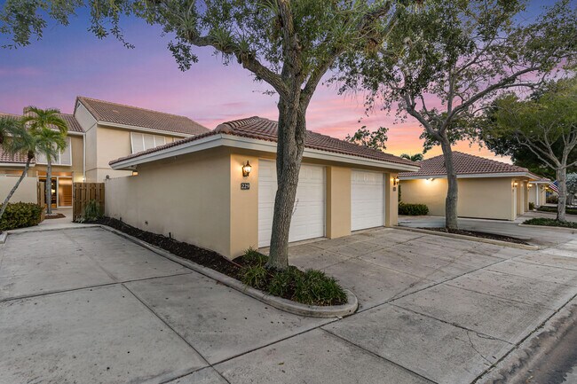 229 Old Meadow Way in Palm Beach Gardens, FL - Building Photo - Building Photo