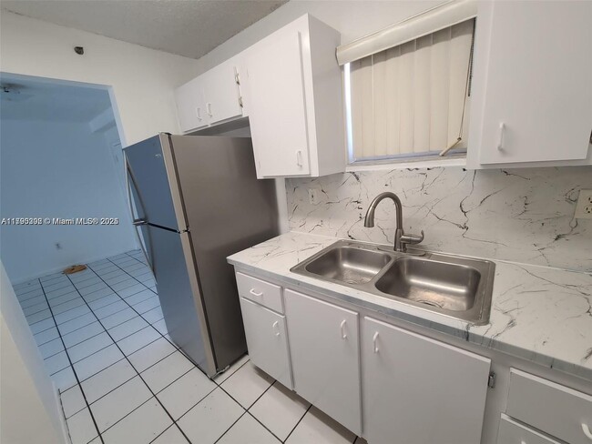 600 NW 32nd Pl in Miami, FL - Building Photo - Building Photo