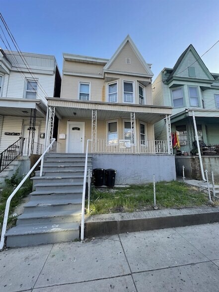 113 Virginia Ave in Jersey City, NJ - Building Photo