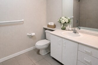 2425 W 4th Ave in Vancouver, BC - Building Photo - Building Photo