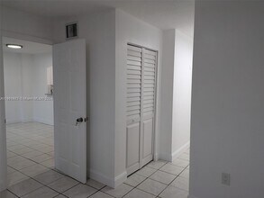 3550 NE 169th St in North Miami Beach, FL - Building Photo - Building Photo