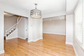 401 N Salem Dr in Schaumburg, IL - Building Photo - Building Photo