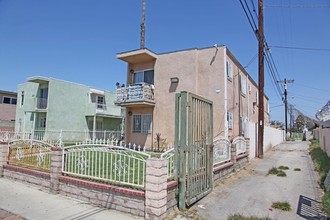 443 E 81st St in Los Angeles, CA - Foto de edificio - Building Photo