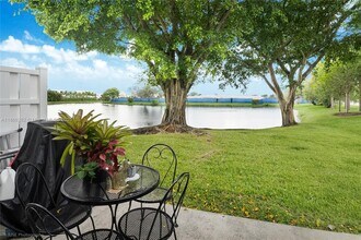 221 Riviera Cir in Weston, FL - Building Photo - Building Photo
