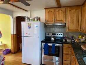 11 Woodbury St in Arlington, MA - Building Photo - Building Photo