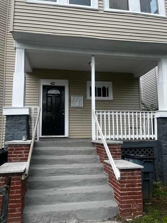 42 Floyd St in Boston, MA - Building Photo