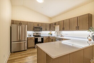 119 Eiche Dr in Slinger, WI - Building Photo - Building Photo