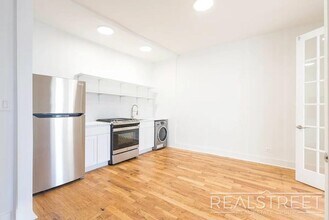 Spacious 2 BED + office in Bushwick in Brooklyn, NY - Building Photo - Building Photo
