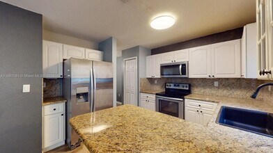 238 Magnolia Ave in Davie, FL - Foto de edificio - Building Photo