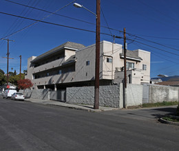 5900 York Blvd in Los Angeles, CA - Foto de edificio - Building Photo