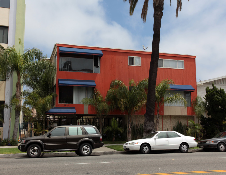 1235 E Ocean Blvd in Long Beach, CA - Foto de edificio