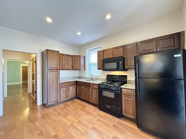 5023 N Ridgeway Ave, Unit G03C