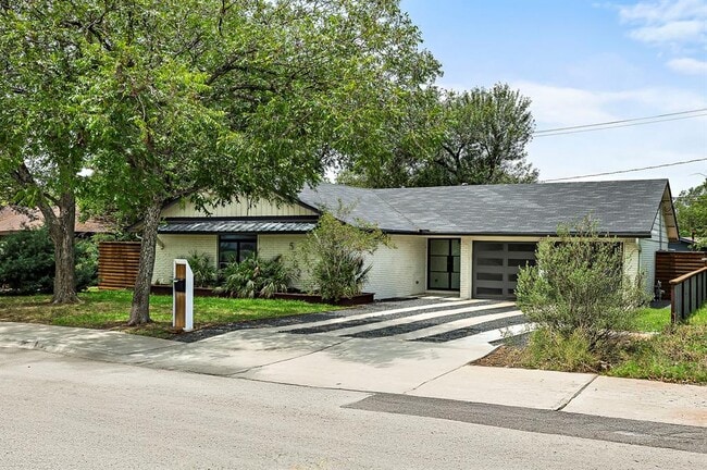 property at 5702 N Hampton Dr