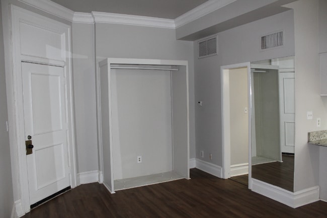 property at 101 S Victory St