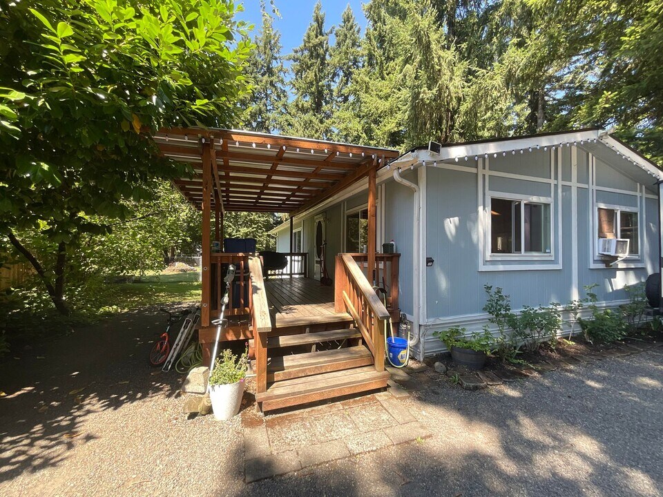 16720 Wanda Ct SE in Yelm, WA - Building Photo