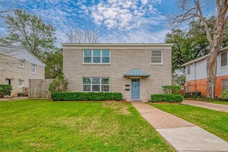 4509 Larch Ln in Bellaire, TX - Building Photo - Building Photo