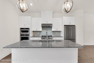 5 Blaisdell Ct in Middletown, NJ - Building Photo - Building Photo