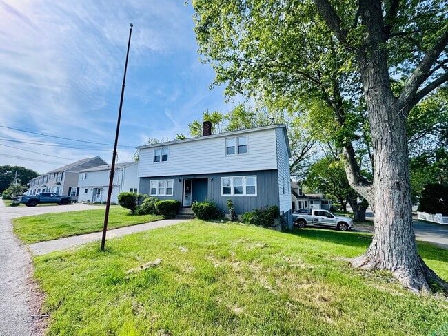 494 Winnacunnet Rd in Hampton, NH - Building Photo - Building Photo
