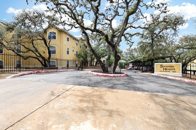 7323 Snowden Rd in San Antonio, TX - Building Photo - Building Photo