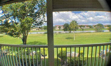 101 SW 132nd Way in Pembroke Pines, FL - Building Photo - Building Photo